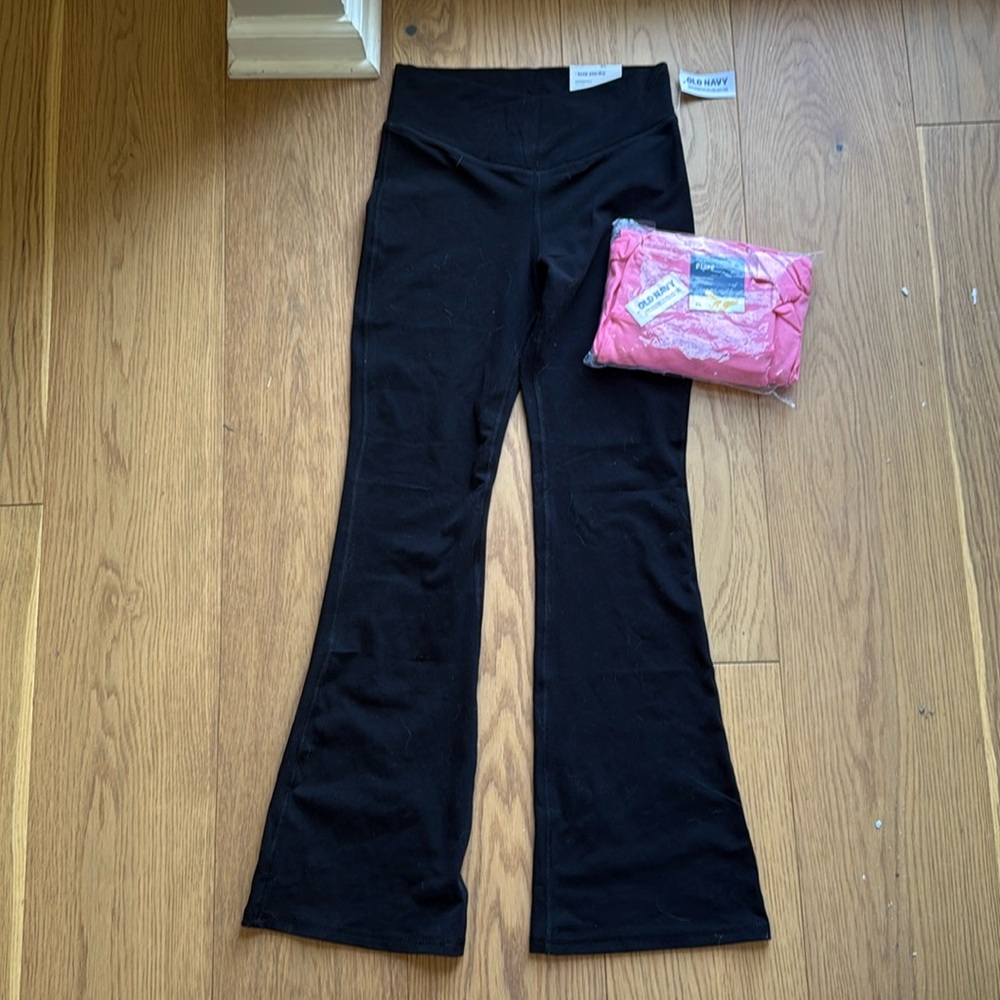 New with tags Old Navy Flare Powerchill Yoga Pants